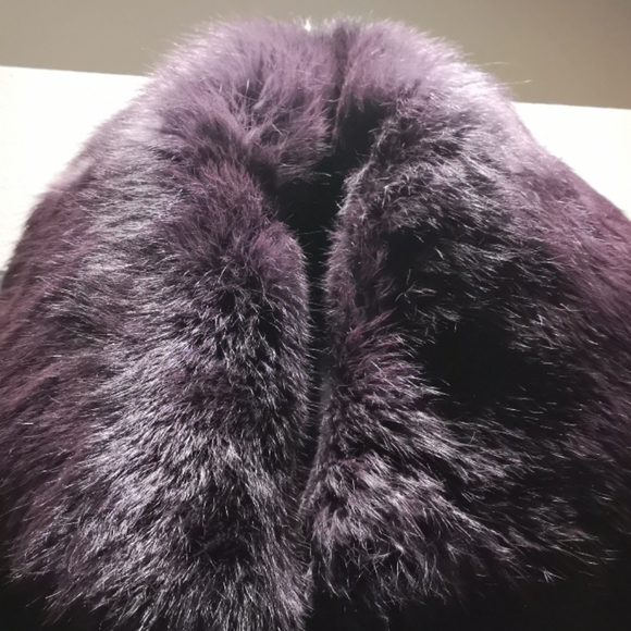 Beautiful aubergine winter jacket with fur details - Picture 2 of 16